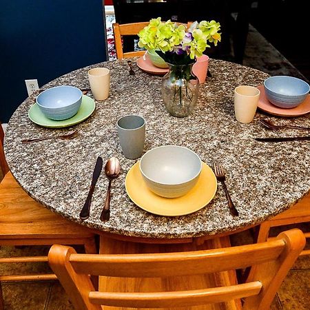 4 - Bed Home With Cali King Bed, 12 Mins To Dtwn Atlanta Eksteriør billede